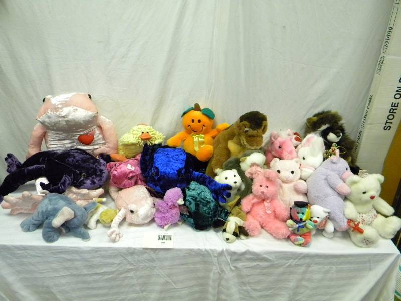 lot 103 image: Stuffed Animals Lot