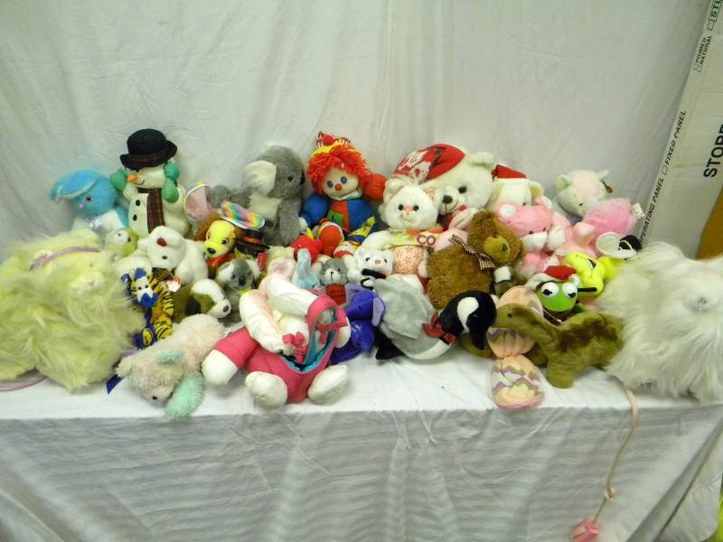 lot 104 image: Stuffed Animals Lot