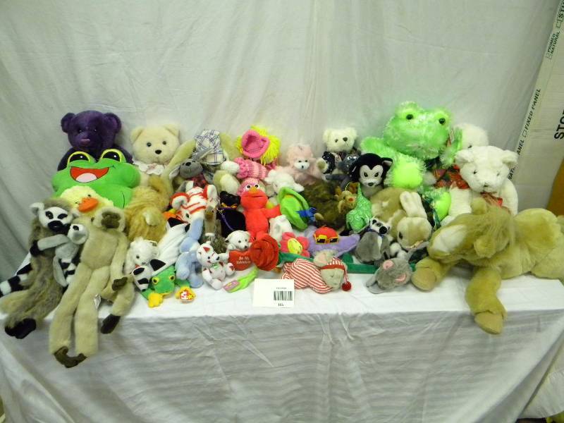 lot 105 image: Stuffed Animals Lot