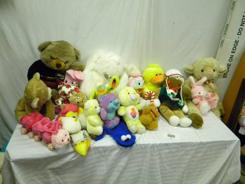 lot 108 image: Stuffed Animals Lot