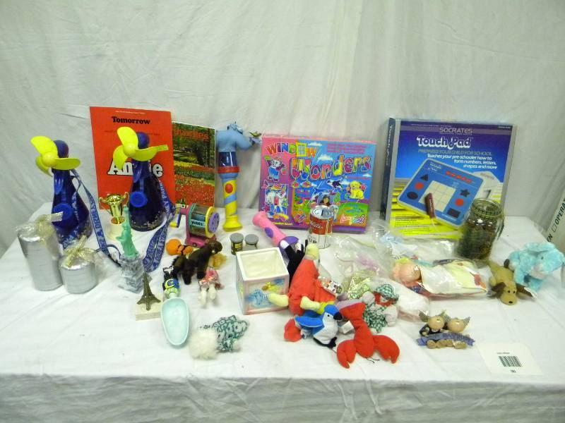 lot 90 image: Toys Lot