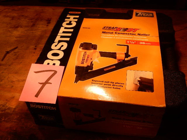 lot 7 image: BOSTITCH.. STRAPSHOT.. Metal Connector Nailer.. 1 12 in