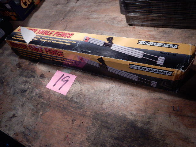 lot 19 image: CENTRAL Machinery, Rounter Table Fence