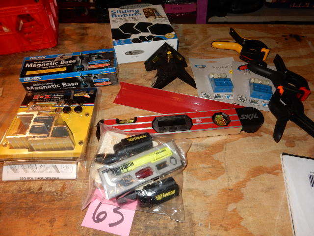 lot 63 image: SKIL, Digital Angle Finder, Post and Pipe level.. Other items as pictured