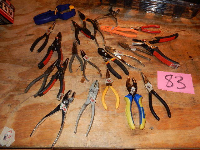 lot 83 image: Large lot of Pliers