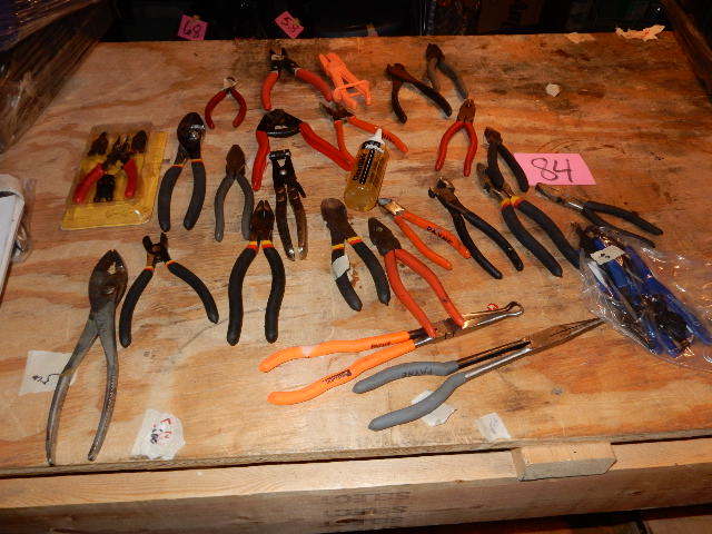 lot 84 image: Large lot of SPECIALTY pliers