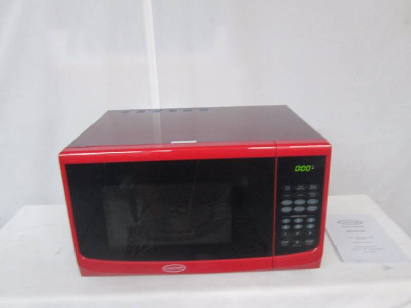 Chefs Mark .9 cu. ft. 900-Watt Microwave - Red