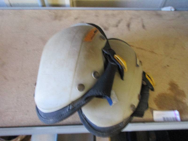 Knee pads