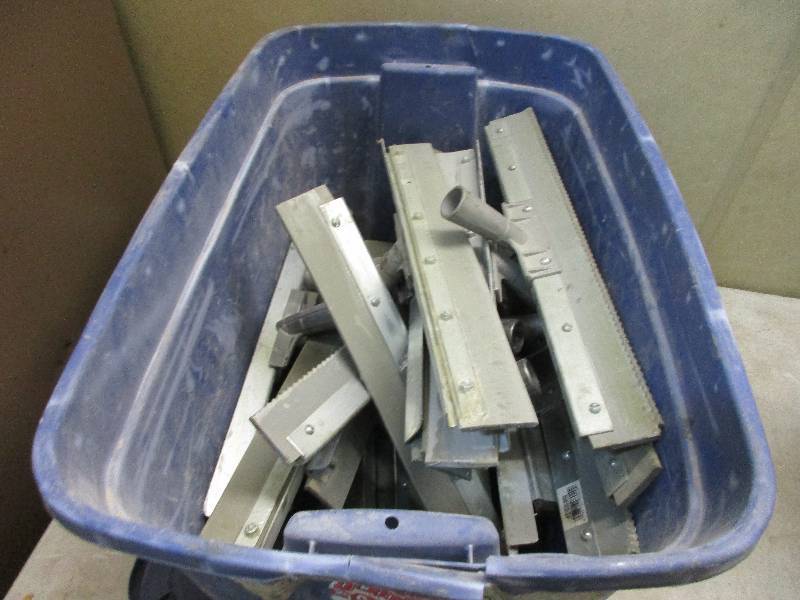 Squeegee heads