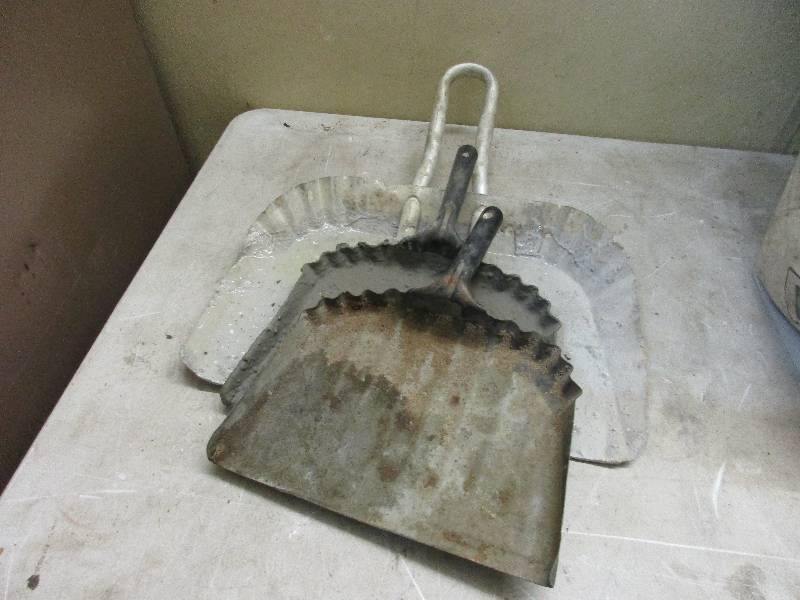 Dust pans