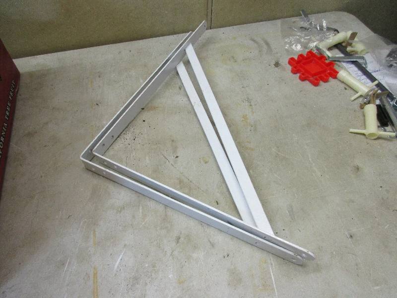 Shelf brackets