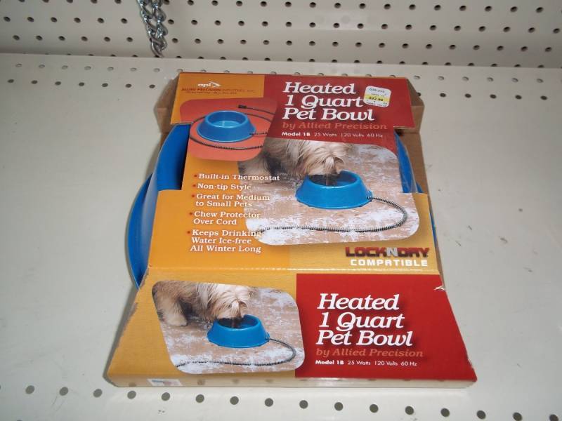 lot 2 image: Quart  Heated Pet Bowl