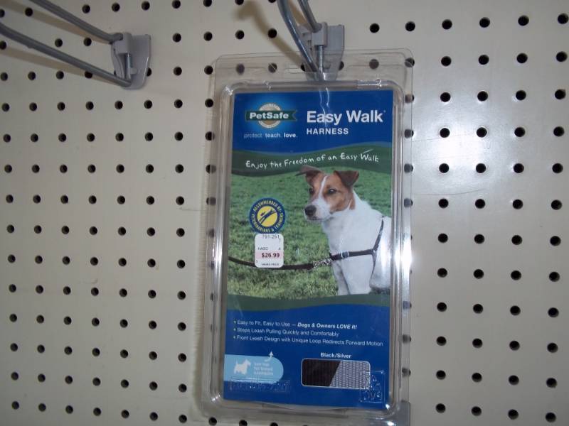 lot 6 image: Pet Safe Easy Walk Harness size small