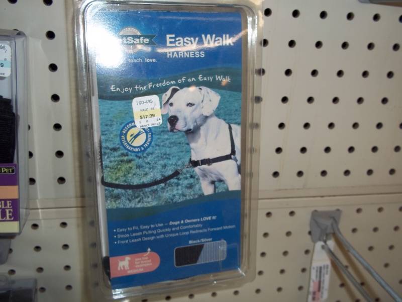 lot 7 image: Pet Safe Easy Walk Harness size medium