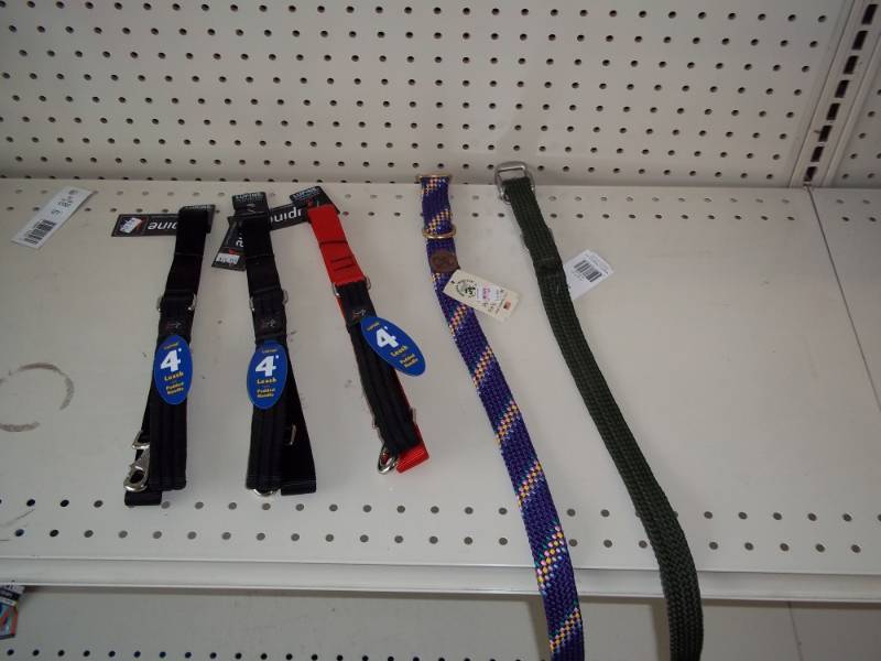 lot 13 image: 3 - 4 ft Leashes, 2 - Large Dog Collars