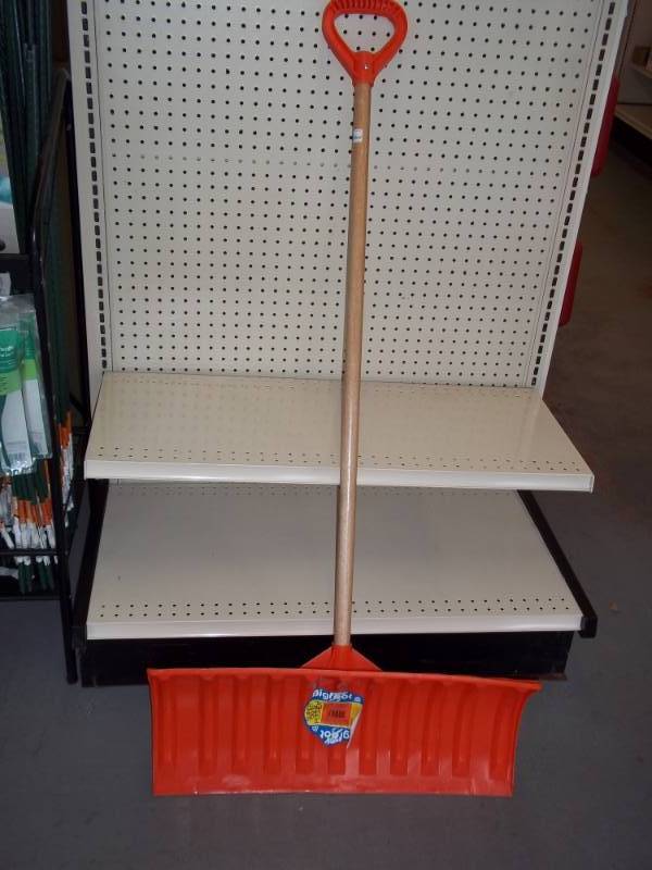 lot 43 image: 25 in Snow Shovel