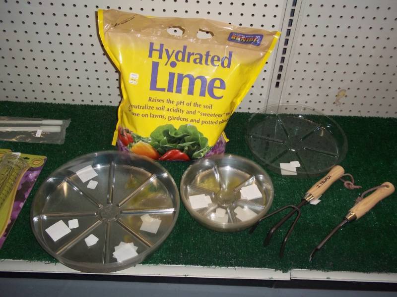 lot 51 image: Box of Hydrated Lime, 2 Garden Tools, Plastic Plant Drip Pans