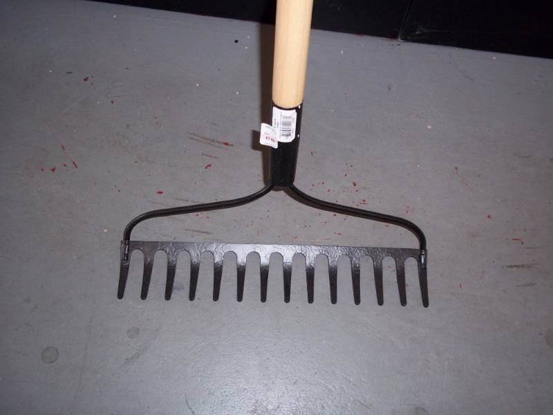 lot 58 image: Garden Rake