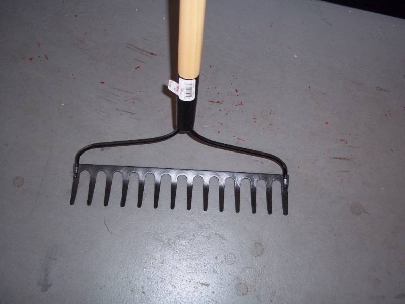 lot 60 image: Garden Rake