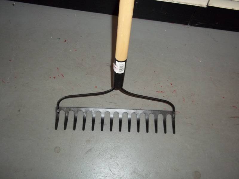 lot 61 image: Garden Rake