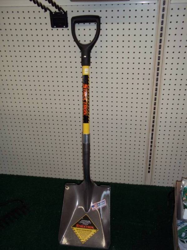 lot 62 image: Short D Handle Flat Bottom Shovel