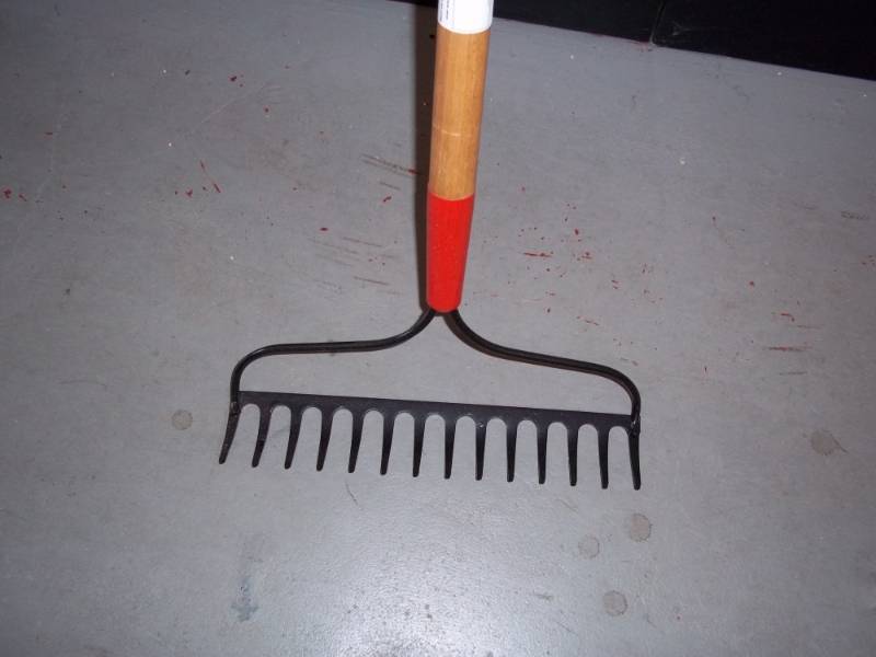 lot 63 image: Garden Rake