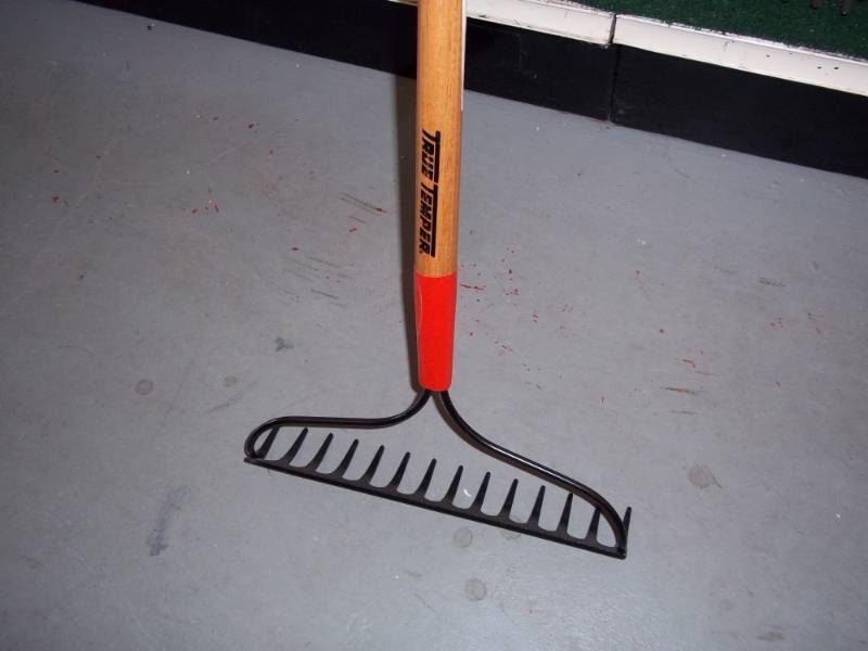 lot 65 image: Garden Rake