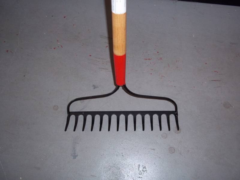 lot 66 image: Garden Rake