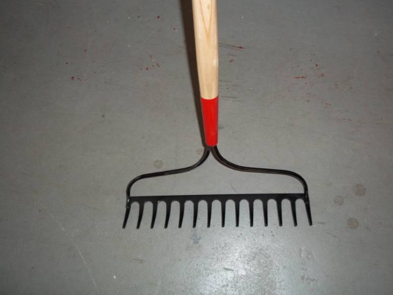 lot 67 image: Garden Rake
