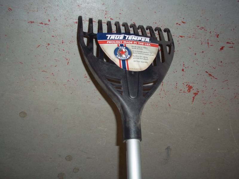 lot 72 image: Shrub Rake
