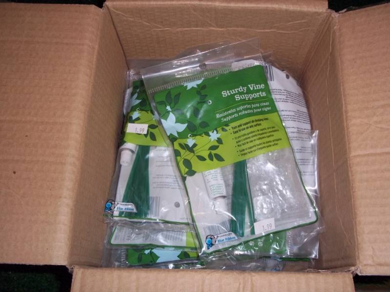 lot 77 image: Box of Sturdy Twist Ties