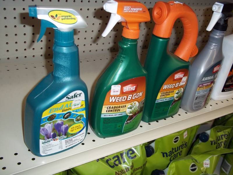 lot 84 image: One 4 ft Shelf Lot of Outdoor Plant Supplies