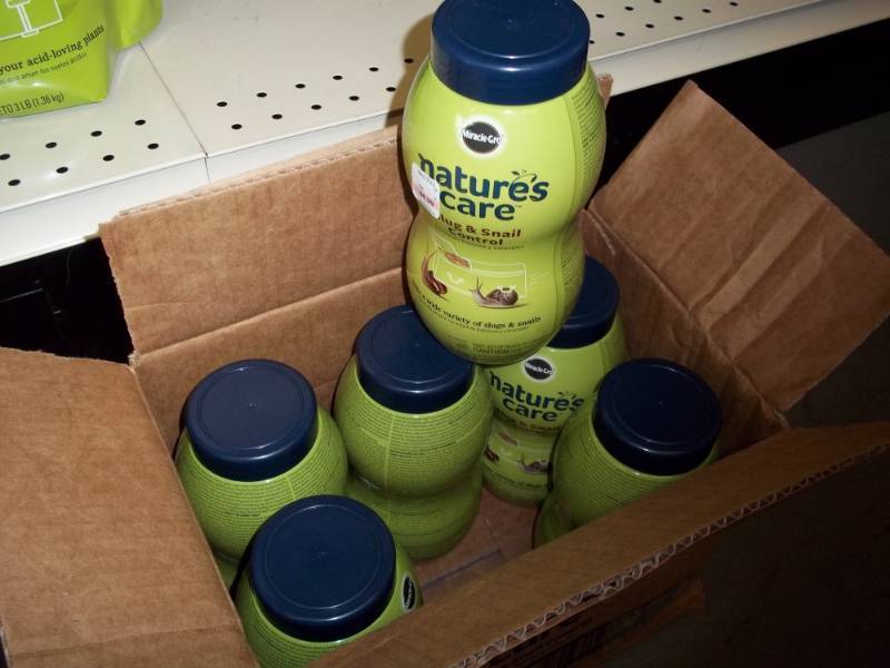 lot 86 image: Case of 6 Bottles of Slug Control