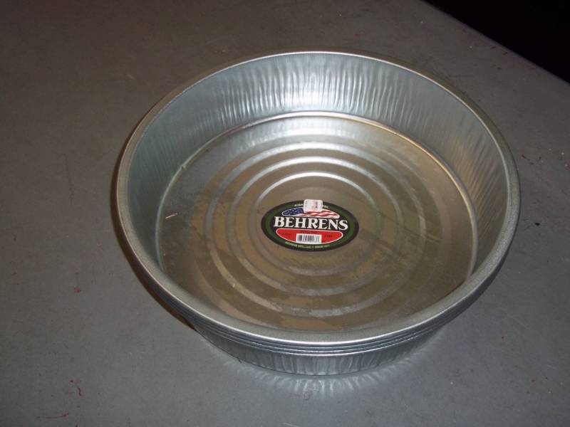 lot 87 image: Lot of 4 - 3 gal Utility Metal Pans