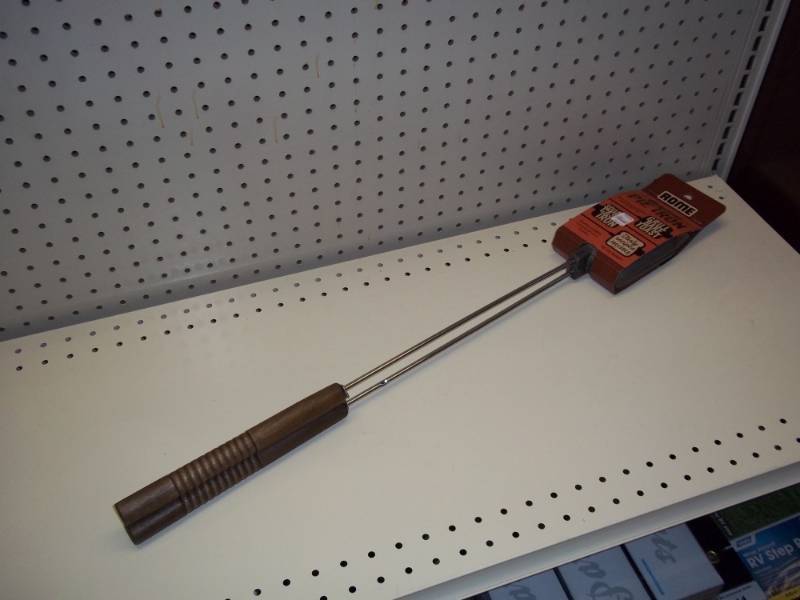 lot 123 image: Square Pie Iron for campfire