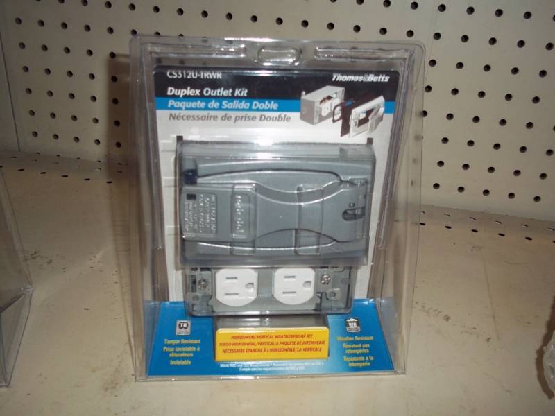 lot 357 image: Outdoor Electrical Plug In Set