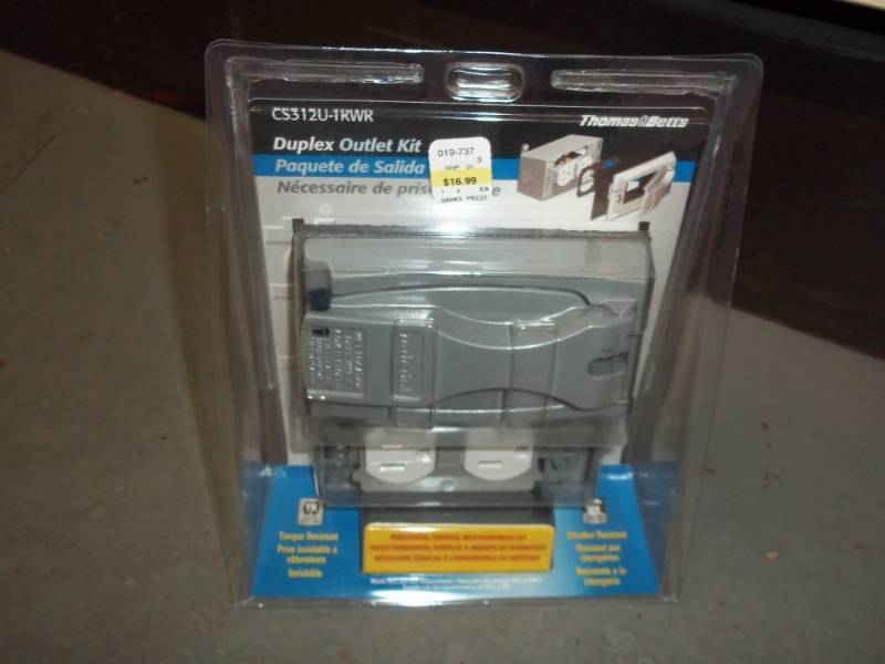 lot 358 image: Outdoor Electrical Plug In Set