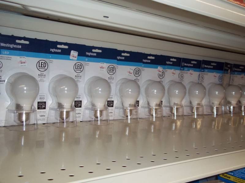 lot 365 image: Lot of 10   9 watt LED Light Bulbs