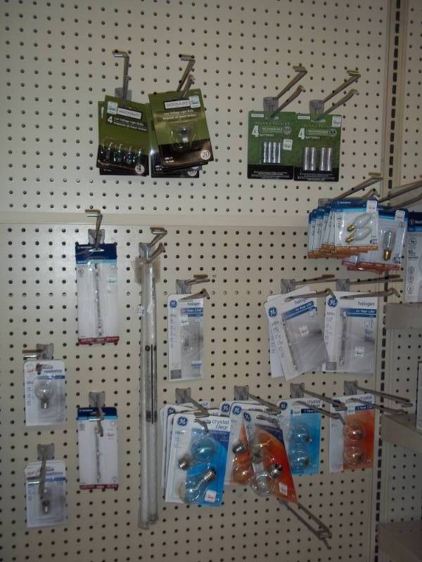 lot 372 image: Lot of Misc Light Bulbs