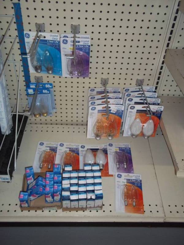 lot 373 image: Lot of Misc Light Bulbs