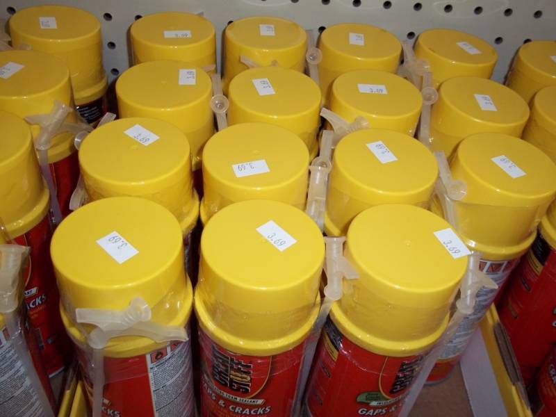 lot 376 image: Lot of 15 cans of Great Stuff 12 oz