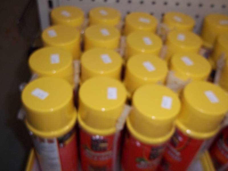lot 377 image: Lot of 16 cans of Great Stuff 12 oz