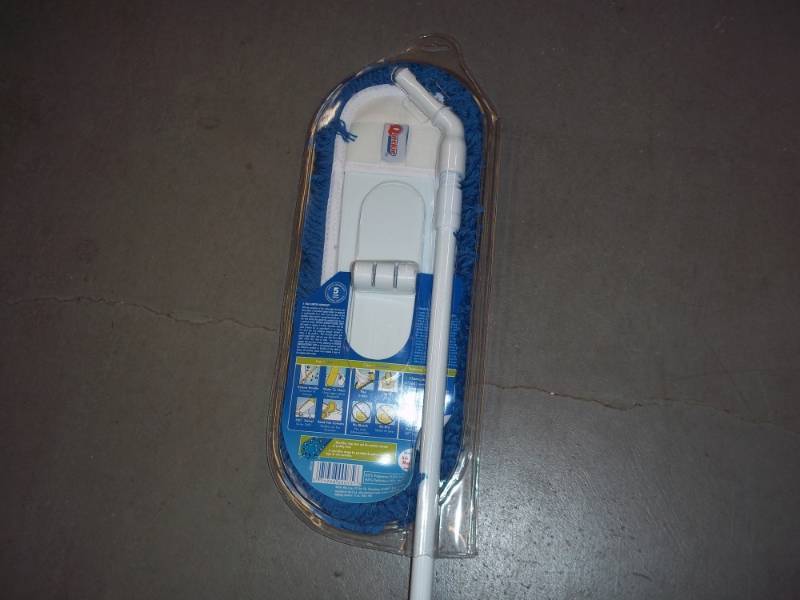 lot 381 image: Quickie Duster