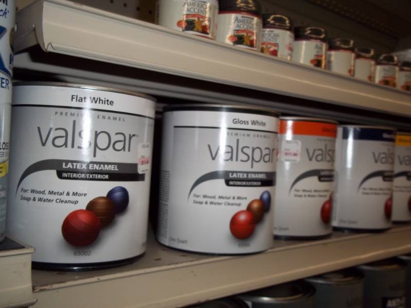 lot 403 image: 4 ft Shelf Lot includes 10 qts latex enamel Valspar