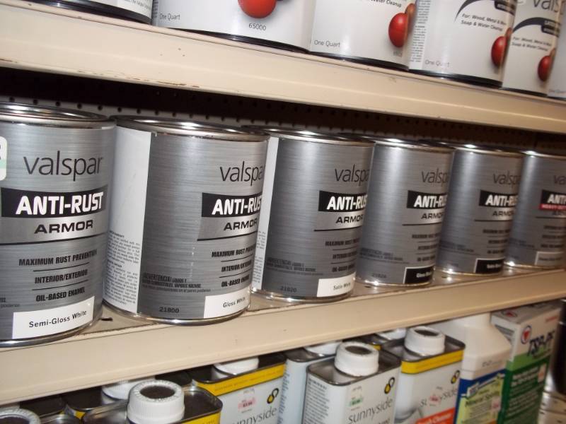 lot 404 image: 4 ft Shelf Lot includes 6 qts Valspar anti rust paint