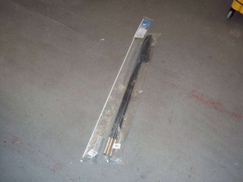 lot 415 image: 10 ft 3 section pole and 4 ft hanging pole