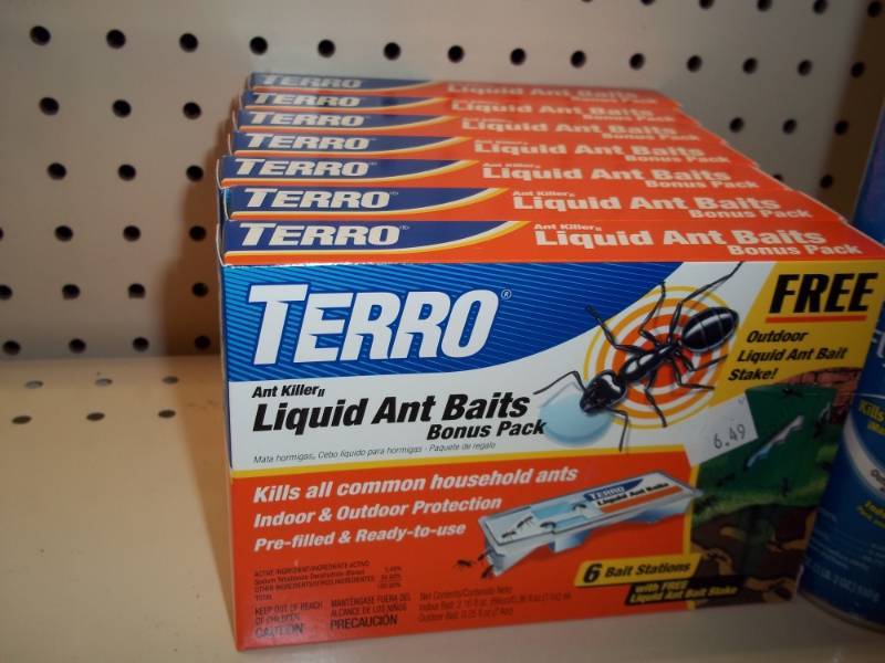 lot 427 image: Lot of 7 Liquid Ant Baits