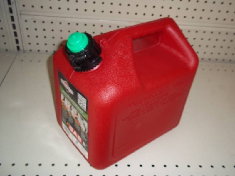 lot 442 image: 2 Gallon Gas Can
