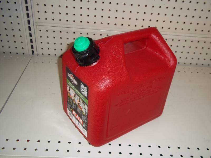 lot 447 image: 2 Gallon Gas Can