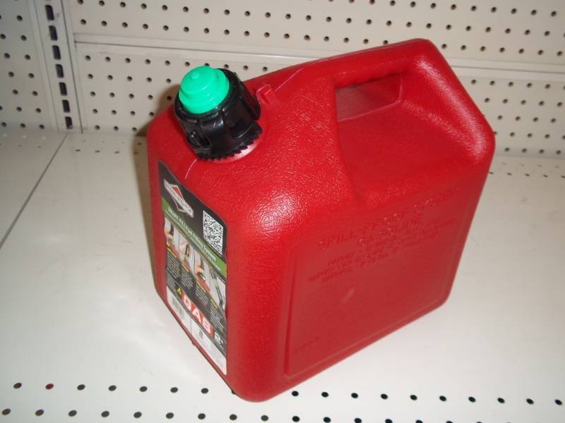 lot 458 image: 2 Gallon Gas Can